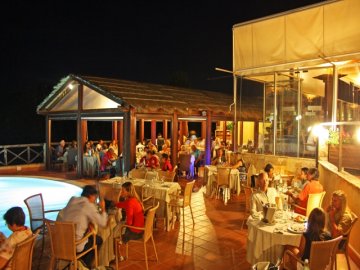 Restaurant naast het zwembad - Sardinia4all